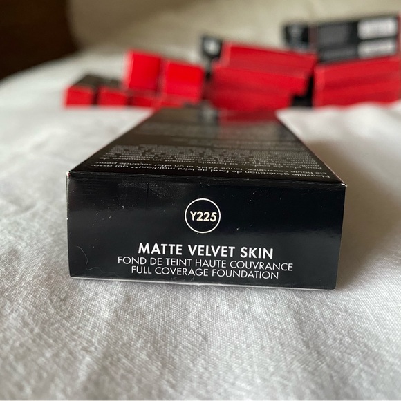 MATTE VELVET SKIN LIQUID shade Y225 - Picture 3 of 4